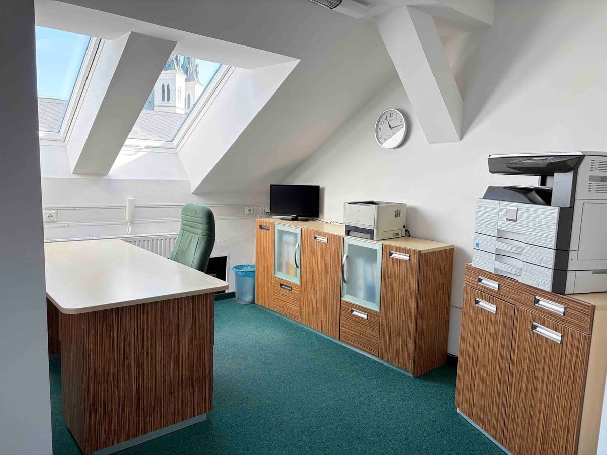 Pronájem kanceláře 24 m² Hlávková