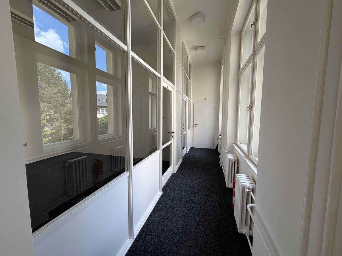 Pronájem kancelářských prostor 170 m² 2NP