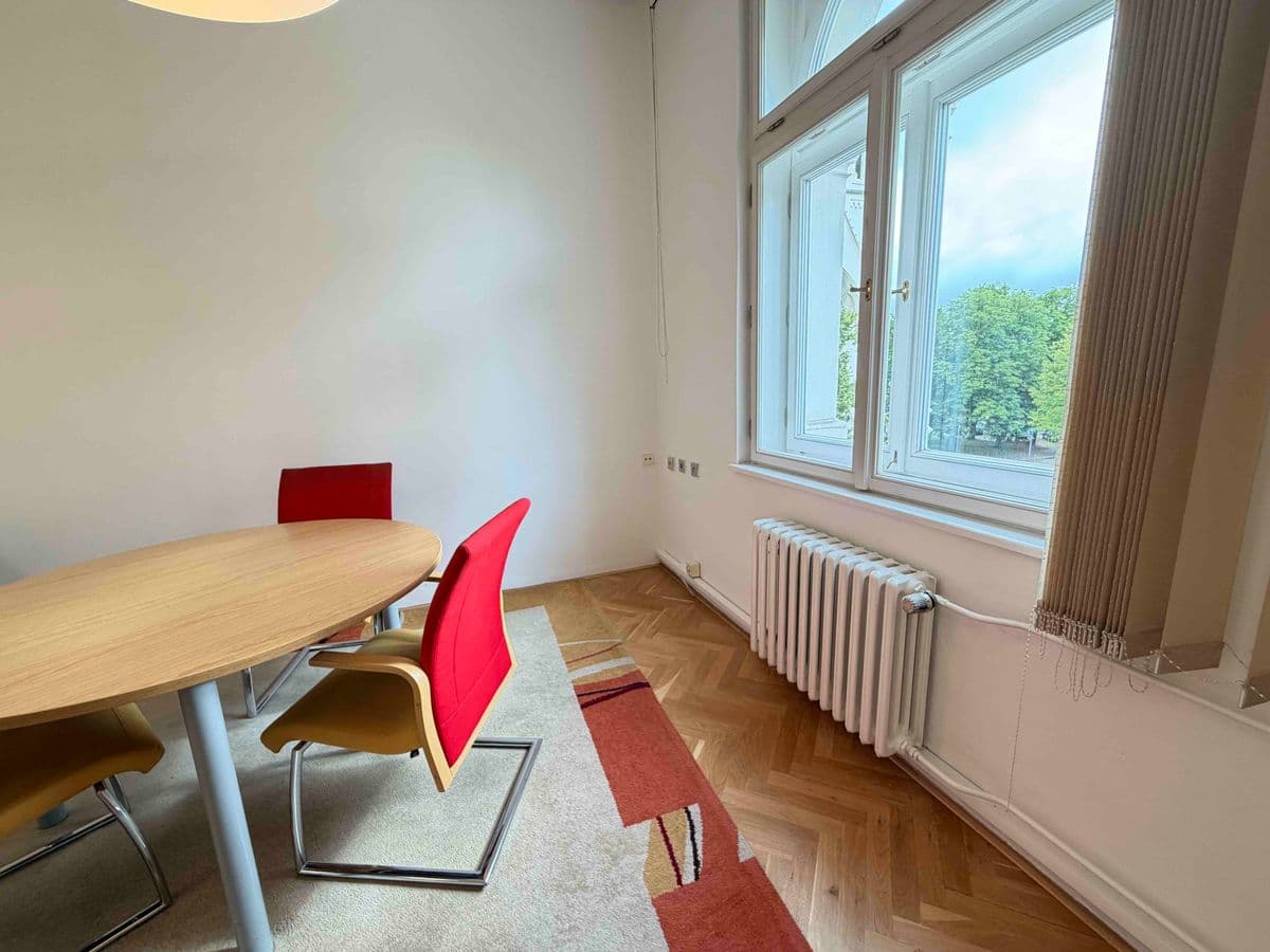 Pronájem kancelářských prostor 172 m² 3NP