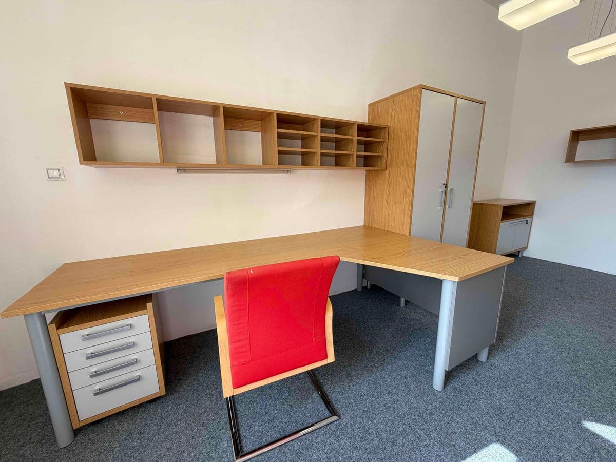 Pronájem kancelářských prostor 172 m² 3NP