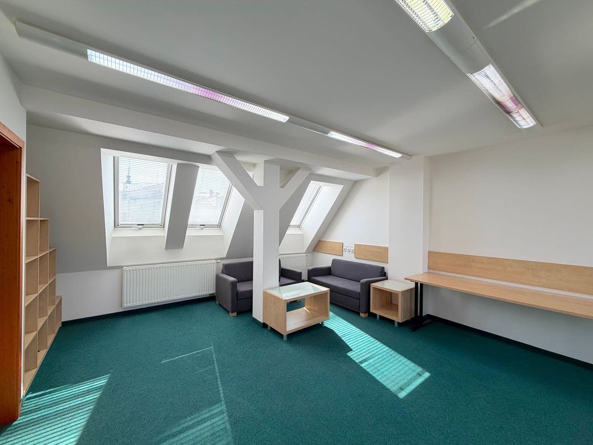 Pronájem kancelářských prostor 50 m² Hlávková