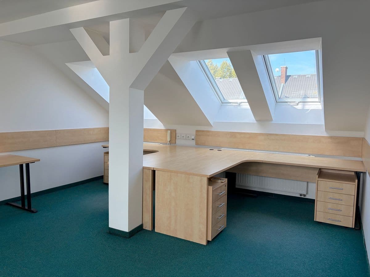 Pronájem kancelářských prostor 50 m² Hlávková