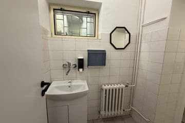 Pronájem kancelářských prostor 114 m² 1NP