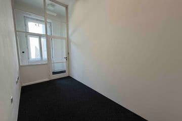 Pronájem kancelářských prostor 170 m² 2NP