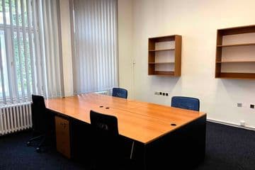 Pronájem kancelářských prostor 170 m² 2NP