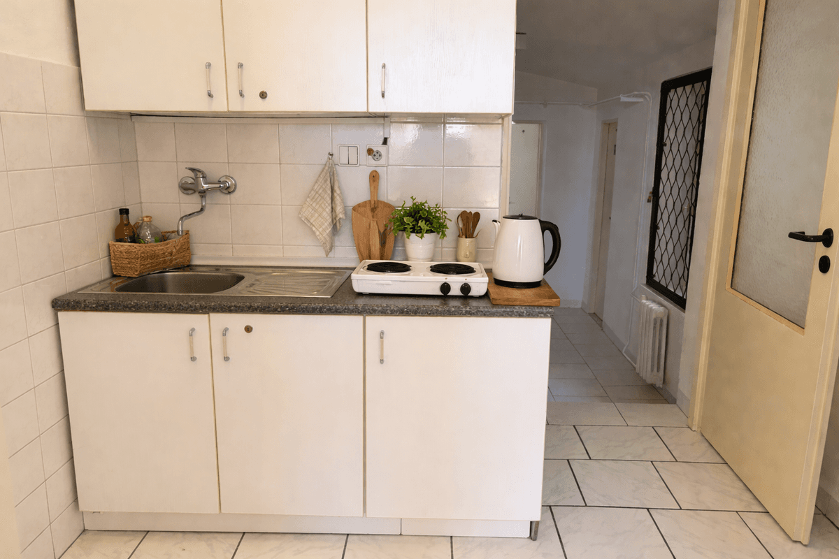 Kompaktní kuchyň s moderním vybavením-2.png